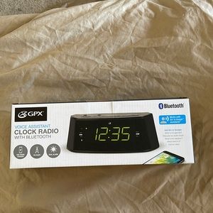 Clock Radio with voice assistant Bluetooth